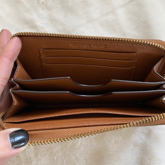 Michael Kors Wallet - Picture 7 of 9